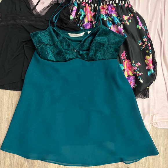 Lingerie Intimates Set - Victoria Secret - Picture 2 of 10